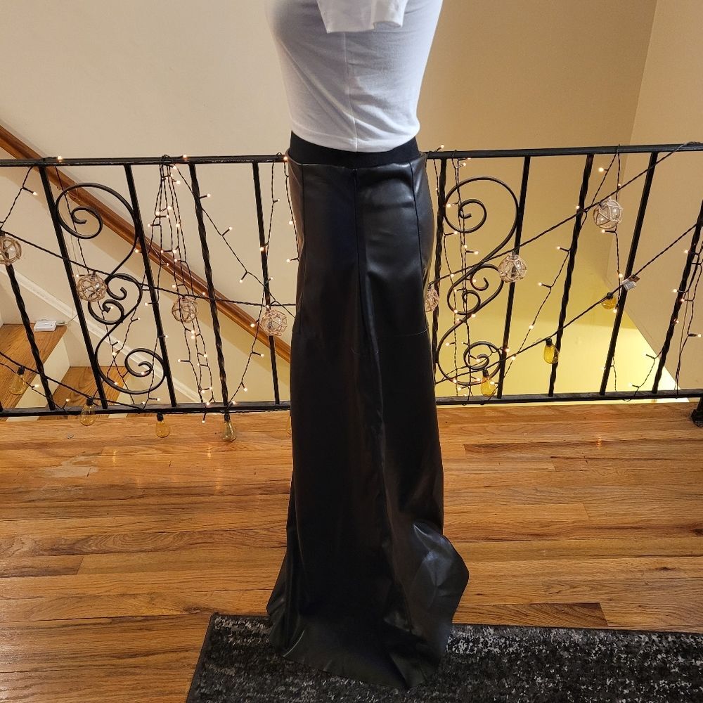 Chic Black Midi Skirt - Picture 11 of 13